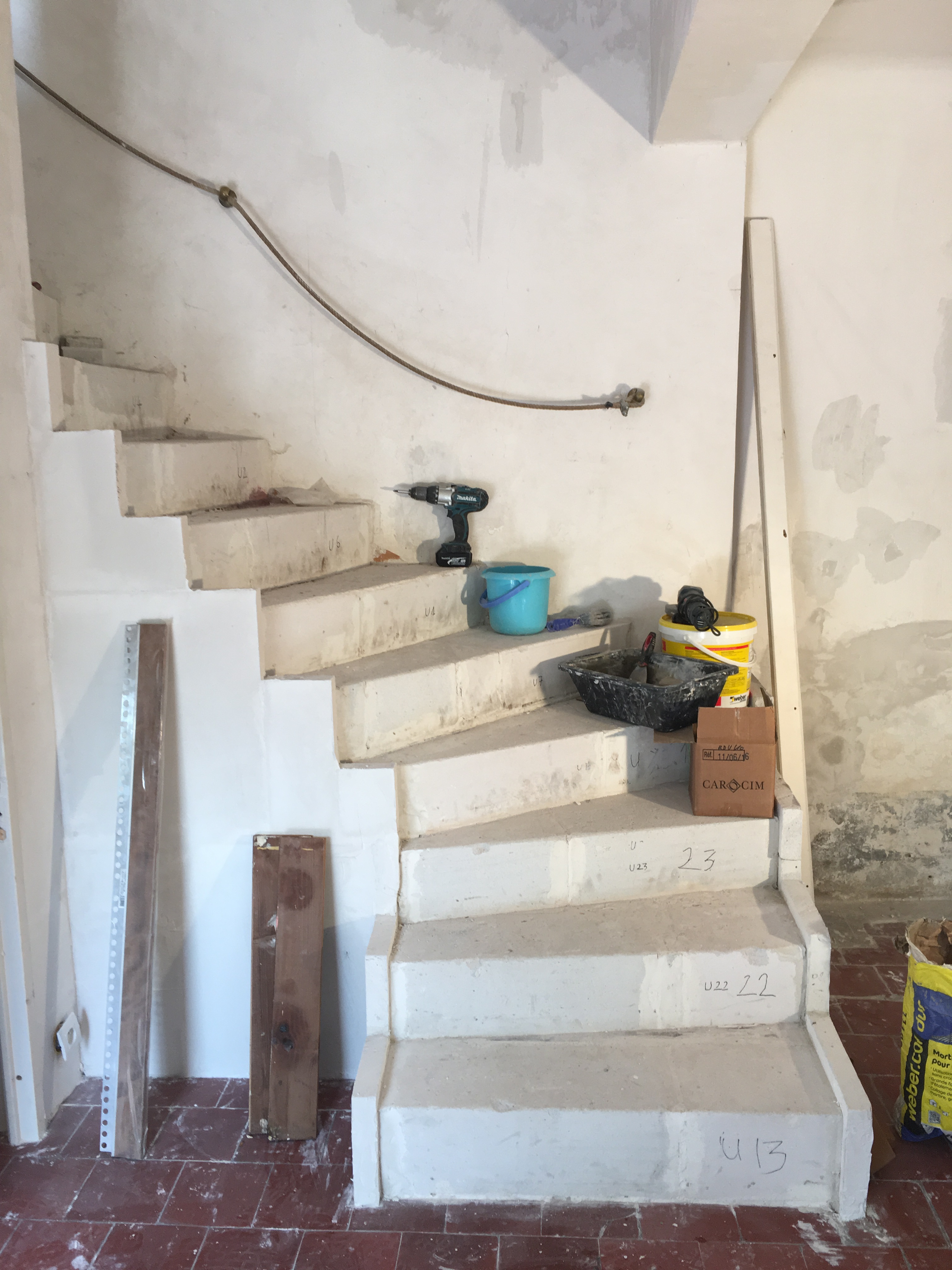 renovation arles-carreaux ciment alpilles-conception de salle de bain salon de provence-revetement de sol aix en provence-renovation de maison arles